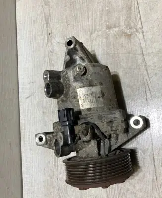 Nissan Juke I F15 Air conditioning (A/C) compressor (pump) 926001KA1B