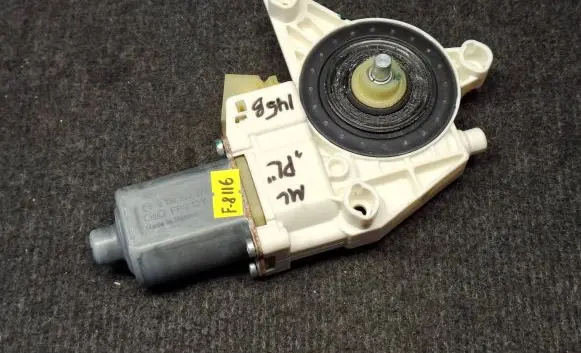Mercedes-Benz ML W164 Front door window regulator motor A2518200742