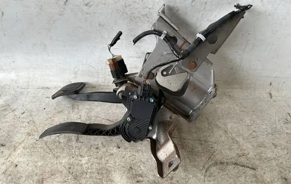 Nissan Maxima A35 Pedal assembly 18002ZX00A