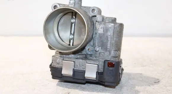 Volkswagen Golf VII Throttle valve 03F133062B