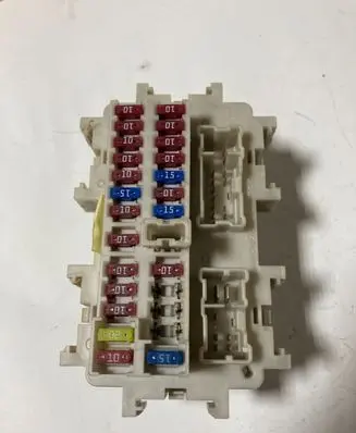 Nissan Navara D40 Fuse module EA00A 7A25 0192