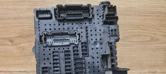 Volvo XC90 Fuse module 30728512 28017881