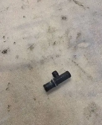 Engine coolant pipe/hose