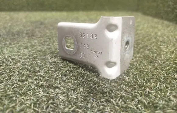 Fender mounting bracket