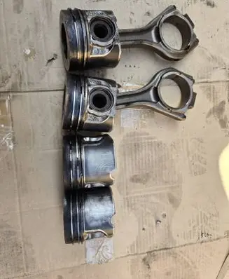 Jaguar XE Piston with connecting rod 