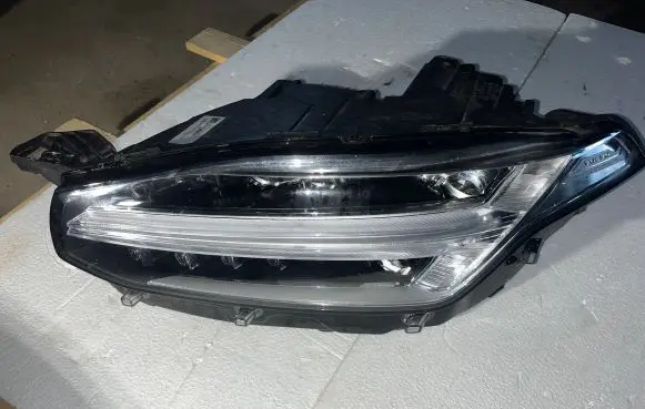 Volvo XC90 Headlight/headlamp 32338954