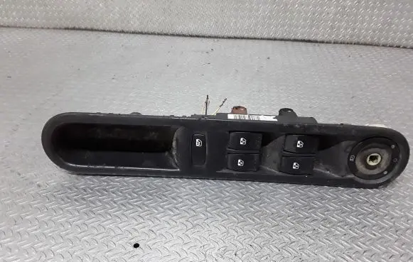 Renault Espace - Grand espace IV Electric window control switch 8200519356