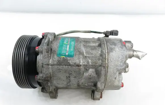 Volkswagen Golf IV Air conditioning (A/C) compressor (pump) 1J0820803A