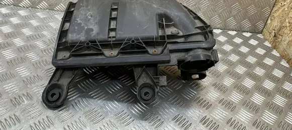 Peugeot 508 RXH Air filter box 9673061080