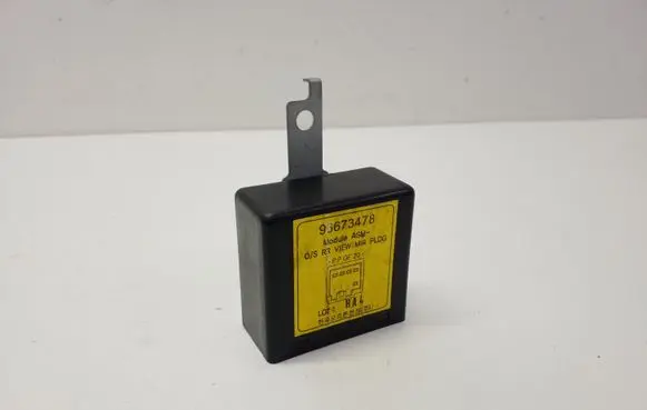 Chevrolet Captiva Wing mirror control module 96673478