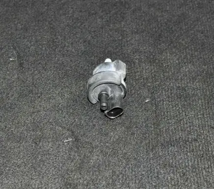 Volkswagen Golf V Turbo solenoid valve 058133459