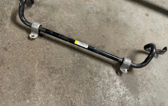 Nissan Juke II F16 Front anti-roll bar/sway bar 546117469R