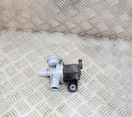 BMW 5 G30 G31 Turbo solenoid valve 7441833