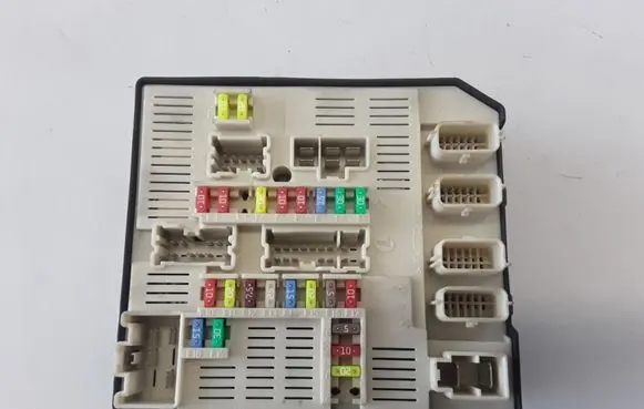 Renault Megane III Fuse module 284B68372R