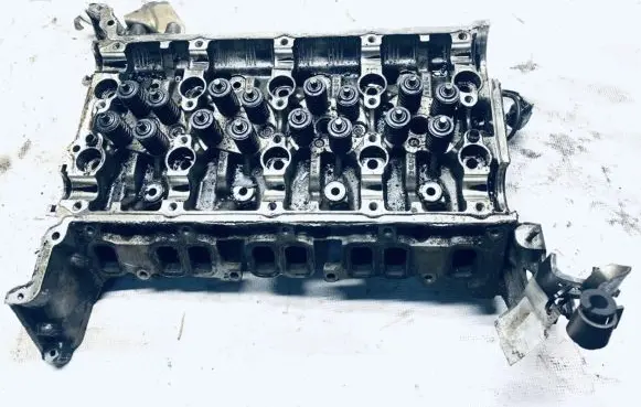 Ford Mondeo Mk III Engine head 2s7q6k537aa