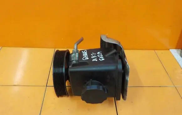 Mercedes-Benz CLK A209 C209 Power steering pump A0034664101
