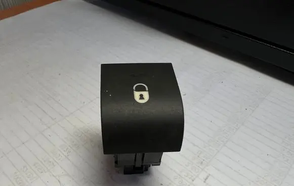 Peugeot 207 Central locking switch button 96570636XT