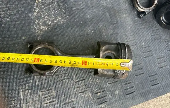 Toyota Avensis T250 Piston with connecting rod 86L78