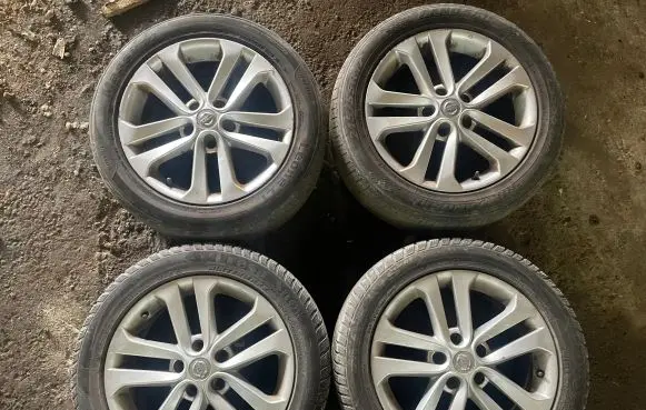Nissan Juke I F15 R17 alloy rim 