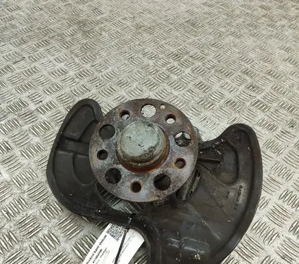 Mercedes-Benz E C207 W207 Front wheel hub A2043320101