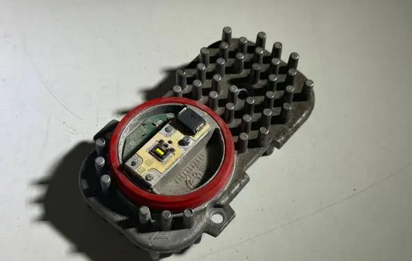 BMW X3 F25 LED ballast control module 1305715084
