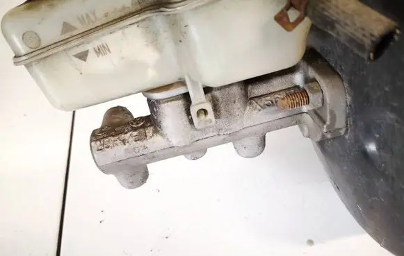 Skoda Fabia Mk1 (6Y) Master brake cylinder