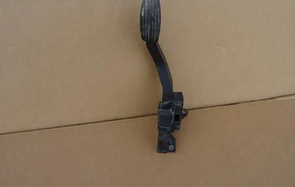Iveco Daily 6th gen Accelerator throttle pedal 5801333490 B720