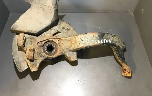 Volkswagen Phaeton Front wheel hub 3004072585