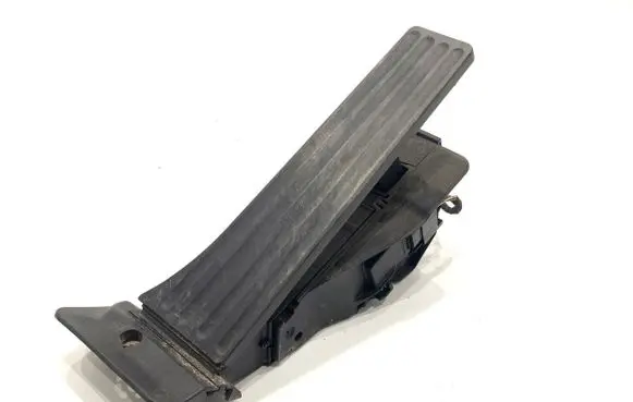 BMW 5 G30 G31 G38 Accelerator throttle pedal 6889822