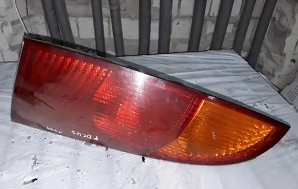 Ford Focus Rear/tail lights XS4113405A