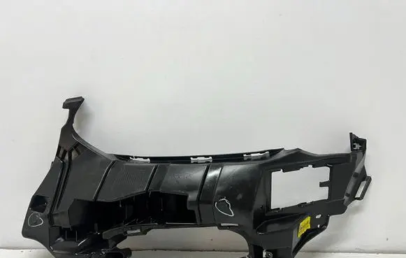 Front bumper mounting bracket