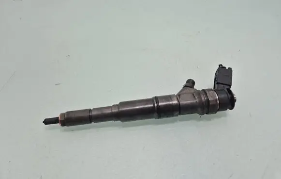 BMW 5 E60 E61 Fuel injector 7793836