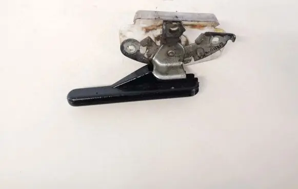 Nissan Primera Fuel tank opening switch 