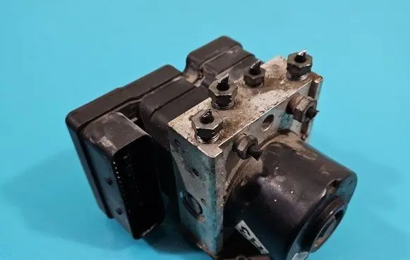 Ford Fiesta ABS Pump 8V512M110AD IMPRK1456714