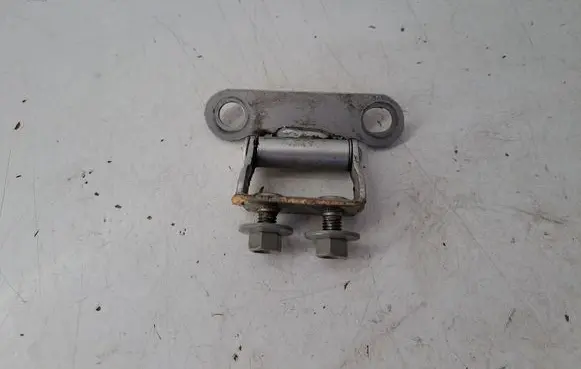 Toyota Corolla Verso AR10 Tailgate/trunk/boot hinge 6881002020