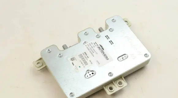 BMW 6 E63 E64 Aerial antenna amplifier 6957348 21367510 CS32309