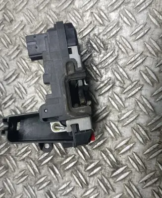 Opel Zafira B Rear door lock