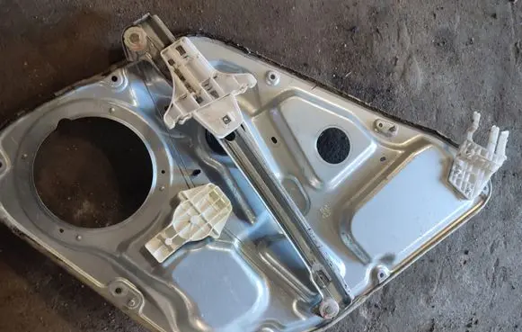 Hyundai Sonata Rear window lifting mechanism without motor