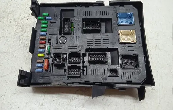 Peugeot 607 Fuse module 9656591580