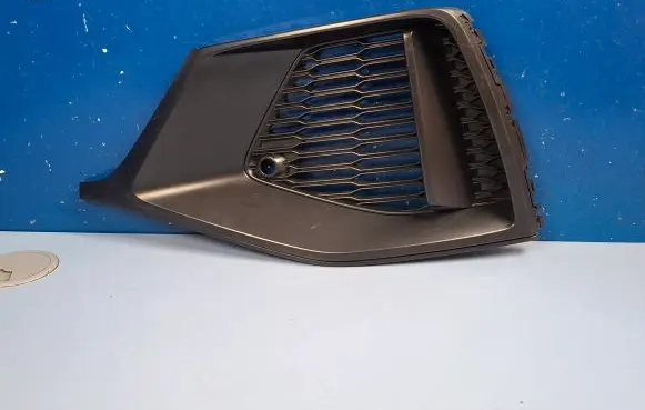 Audi Q8 Front bumper lower grill 4M8807681A
