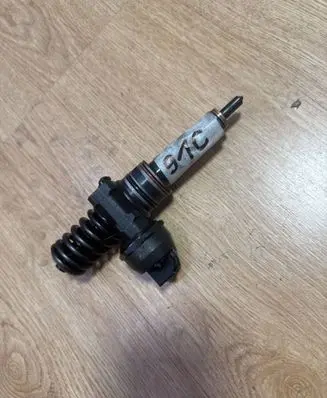 Skoda Fabia Mk1 (6Y) Fuel injector 0414720037 038130073AJ