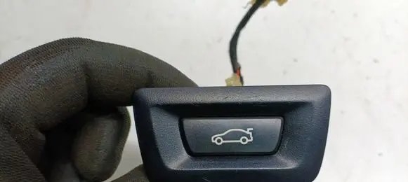 BMW X2 F39 Tailgate/boot open switch button 9275119