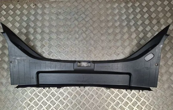 Trunk/boot sill cover protection