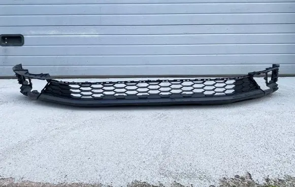 Front bumper lip