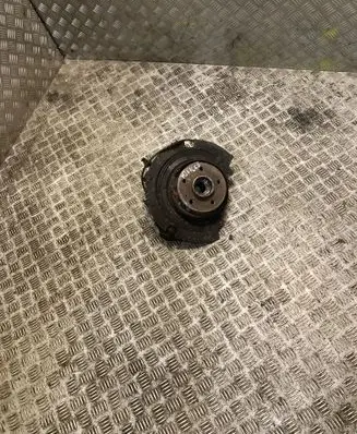 Mercedes-Benz ML W163 Rear wheel hub A1633500208 1633500608