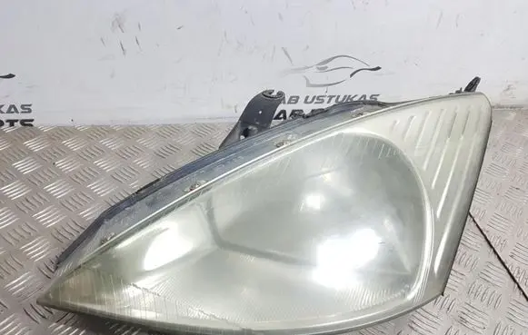 Ford Focus Headlight/headlamp 0374D 9420 XS4X13006