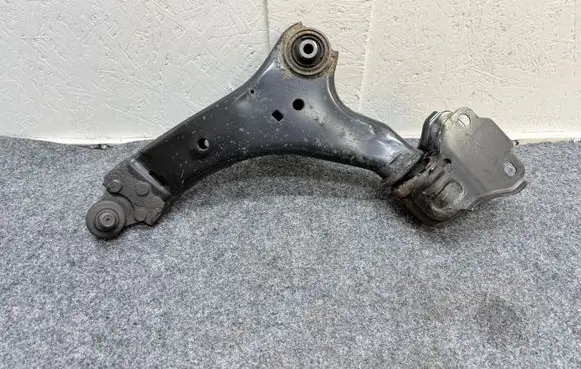 Volvo XC60 Front lower control arm/wishbone 