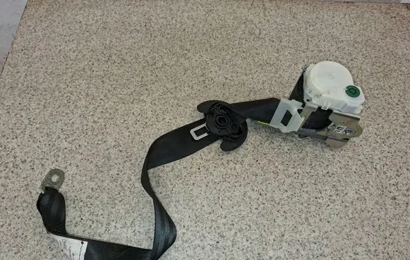 Volkswagen Jetta VI Front seatbelt 5C6857706B 065123 069575