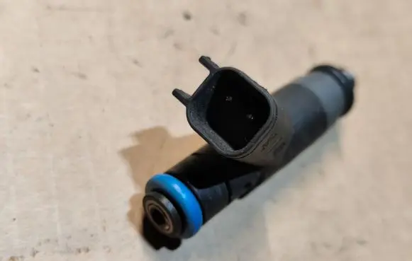 Chrysler Sebring (ST-22 - JR) Fuel injector 