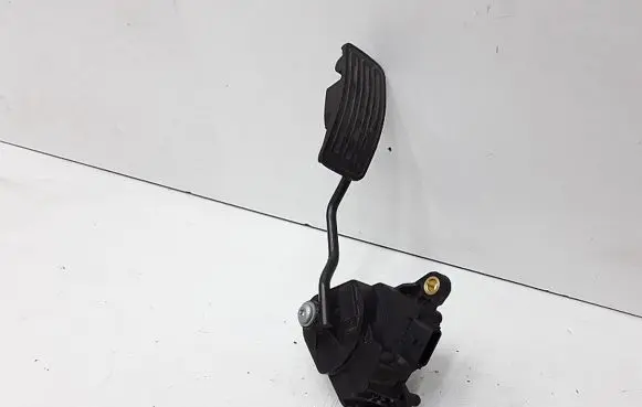 Nissan Qashqai Accelerator throttle pedal